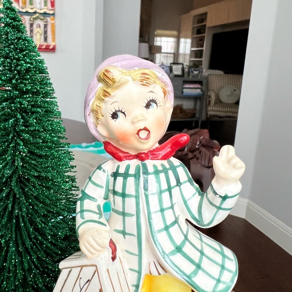 Caroling Boy Handmade Vintage Christmas Vignette/Diorama Decoration - Picture 3 of 12